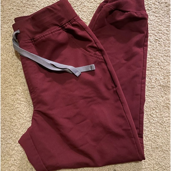 FIGS women’s Burgundy Jogger - Picture 1 of 3
